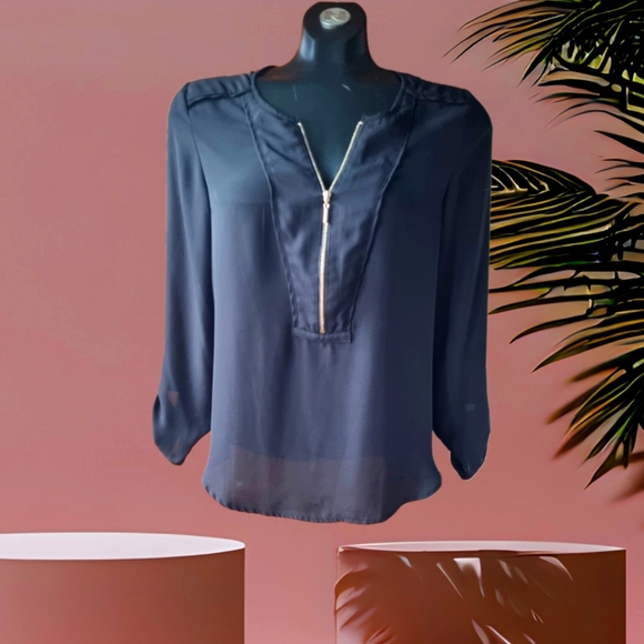 🌟3/$40 Sale!Mix & Match🌟 Dynamite Sheer Flowy Blouse - Picture 1 of 7